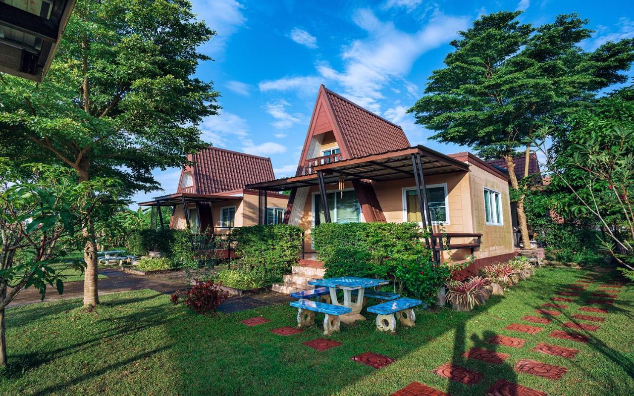 Hotel Baan Sin Suk Chiang Rai Exterior foto
